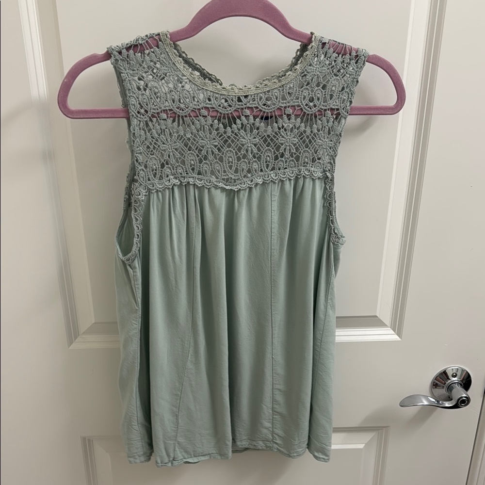 Elegant Lace Trim Sleeveless Top - Green